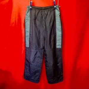 Men’s Nike mesh lined sports pants.  A493. LARGE